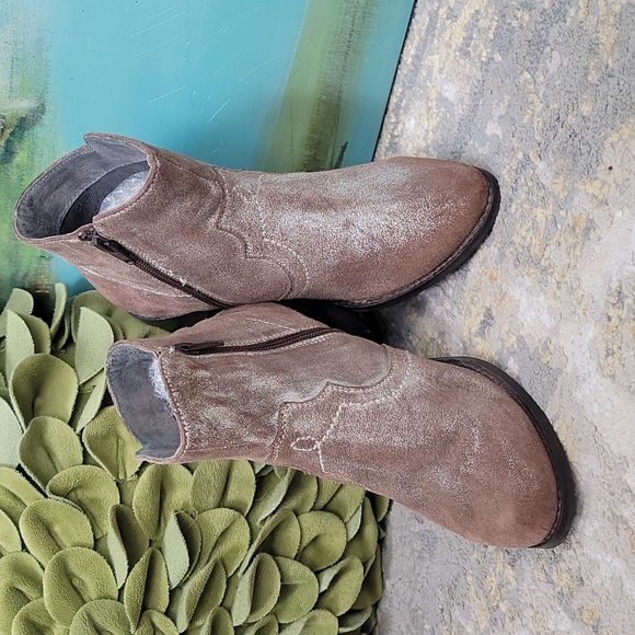 Seychelles Ankle Boots - Suede & Silver Metallic Chelsea Style Western - Picture 2 of 14